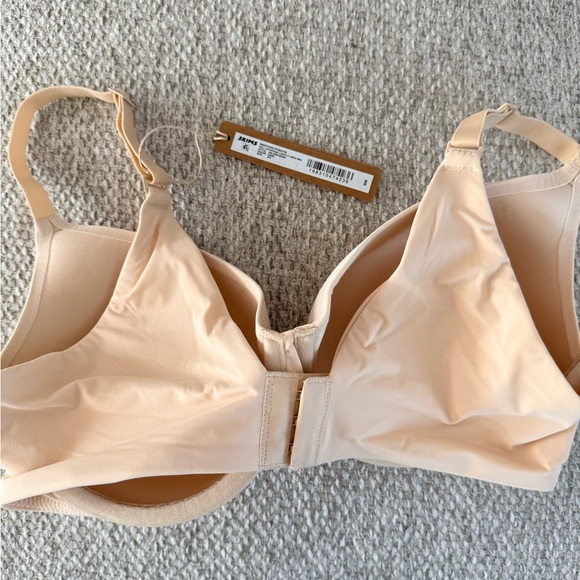 SKIMS Women's Tan Bra - Picture 2 of 3